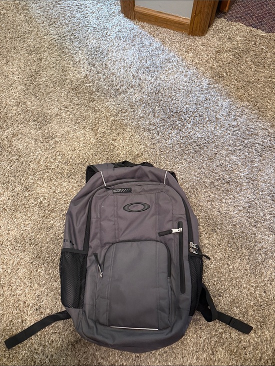 Oakley Other - Oakley Gray Men's Commuter Backpack with Multiple Pockets